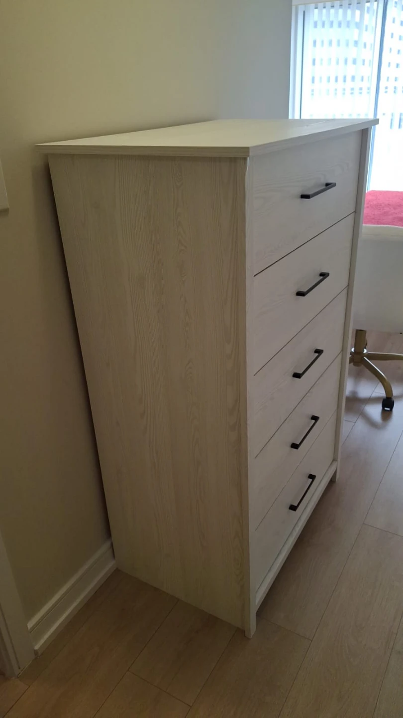 White Wood Dresser with 5 Drawers