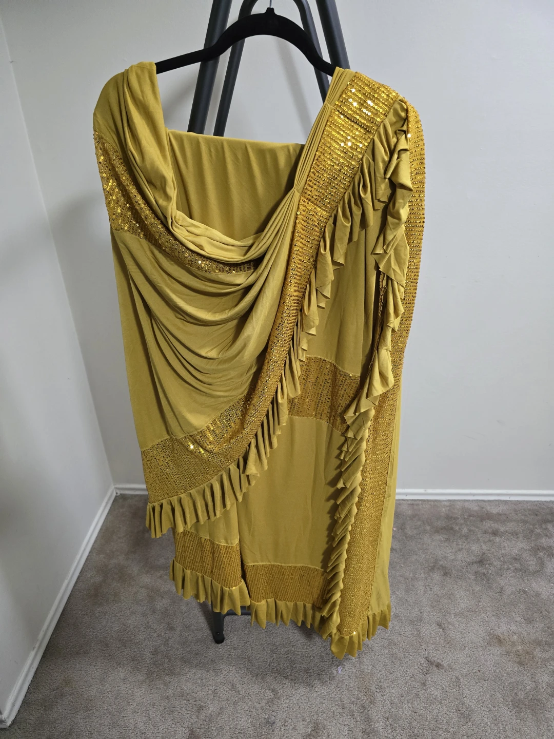 Yellow Sequin Blouse with stiched saree - photo 2