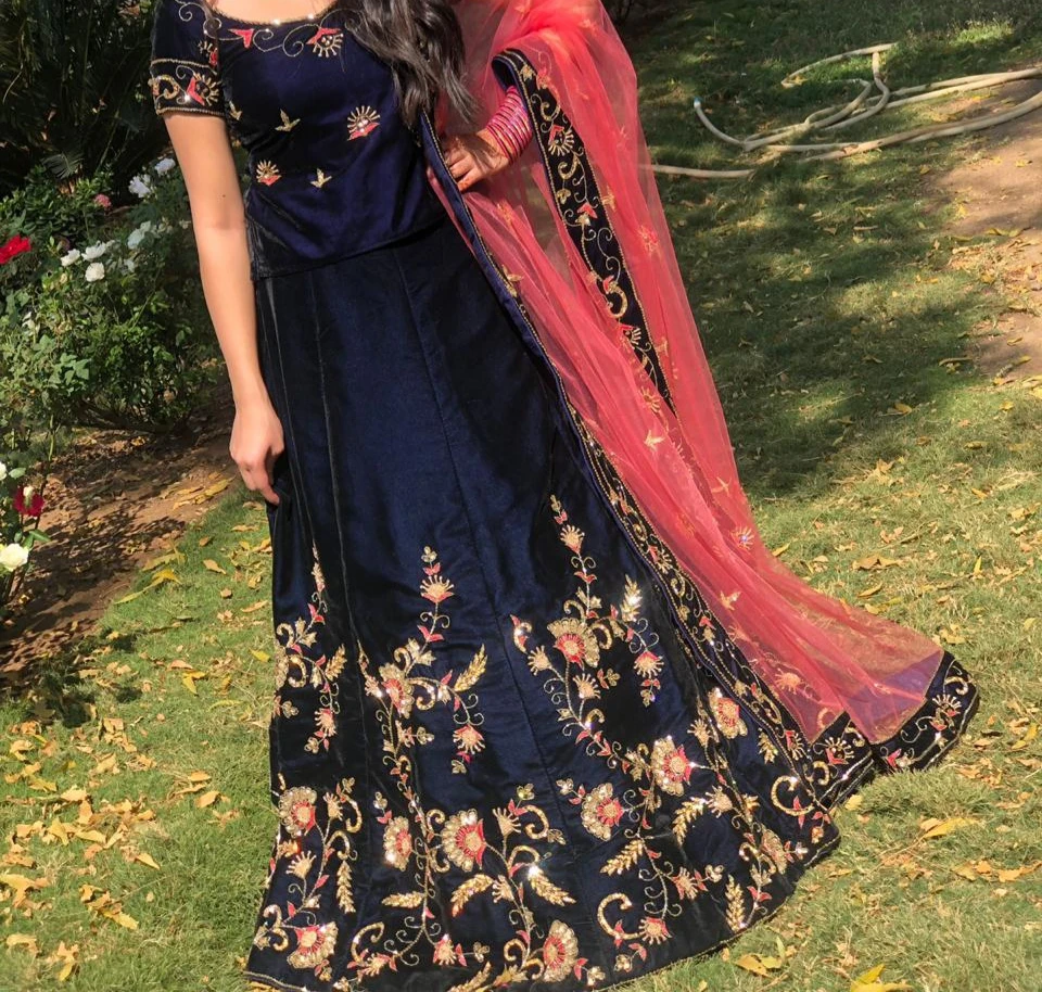 Embroidered Navy Blue Lehenga with Pink Dupatta - photo 2