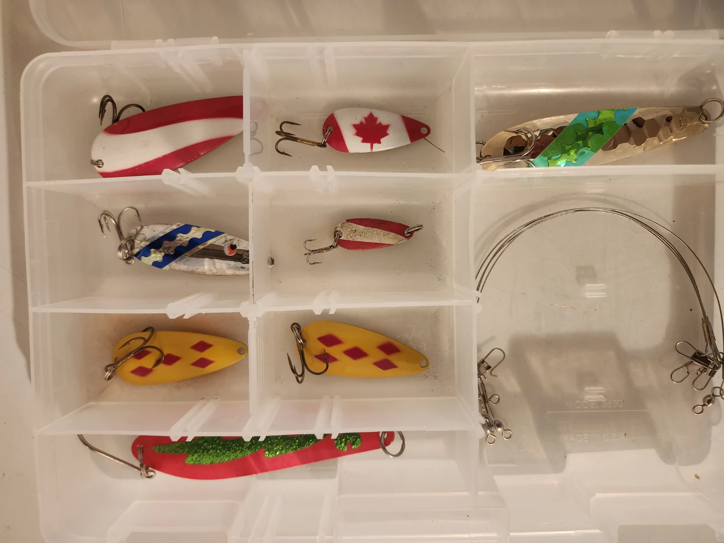 Fishing tackle tray, with lures