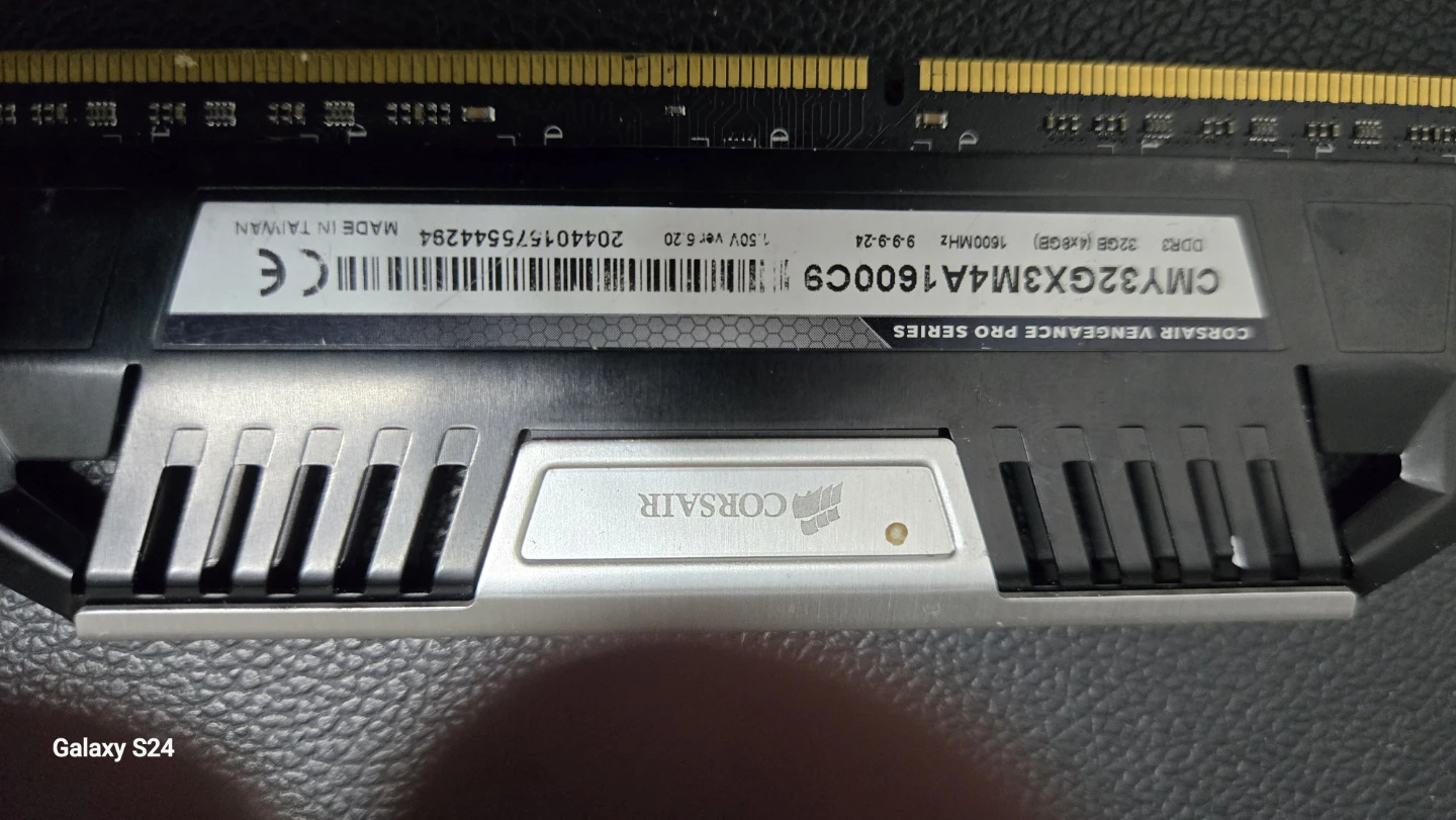 32GB Corsair Vengeance Pro Series DDR3 RAM CMY32GX3M4A1600C9 - photo 3