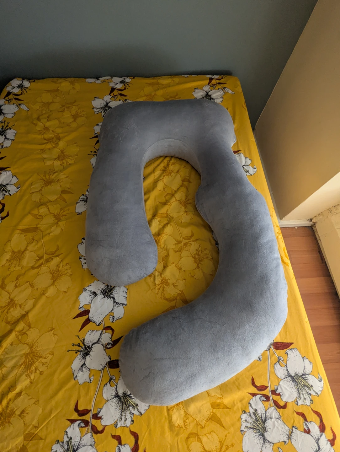 Gray C-Shaped Pregnancy Pillow - photo 2