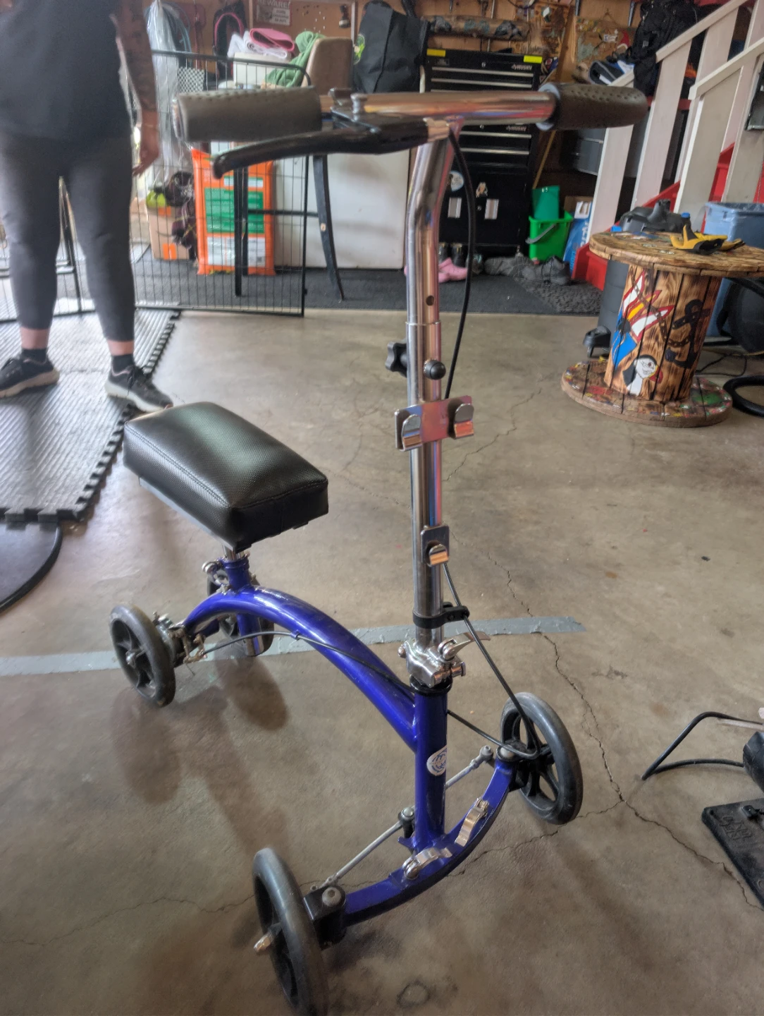 Knee rover scooter