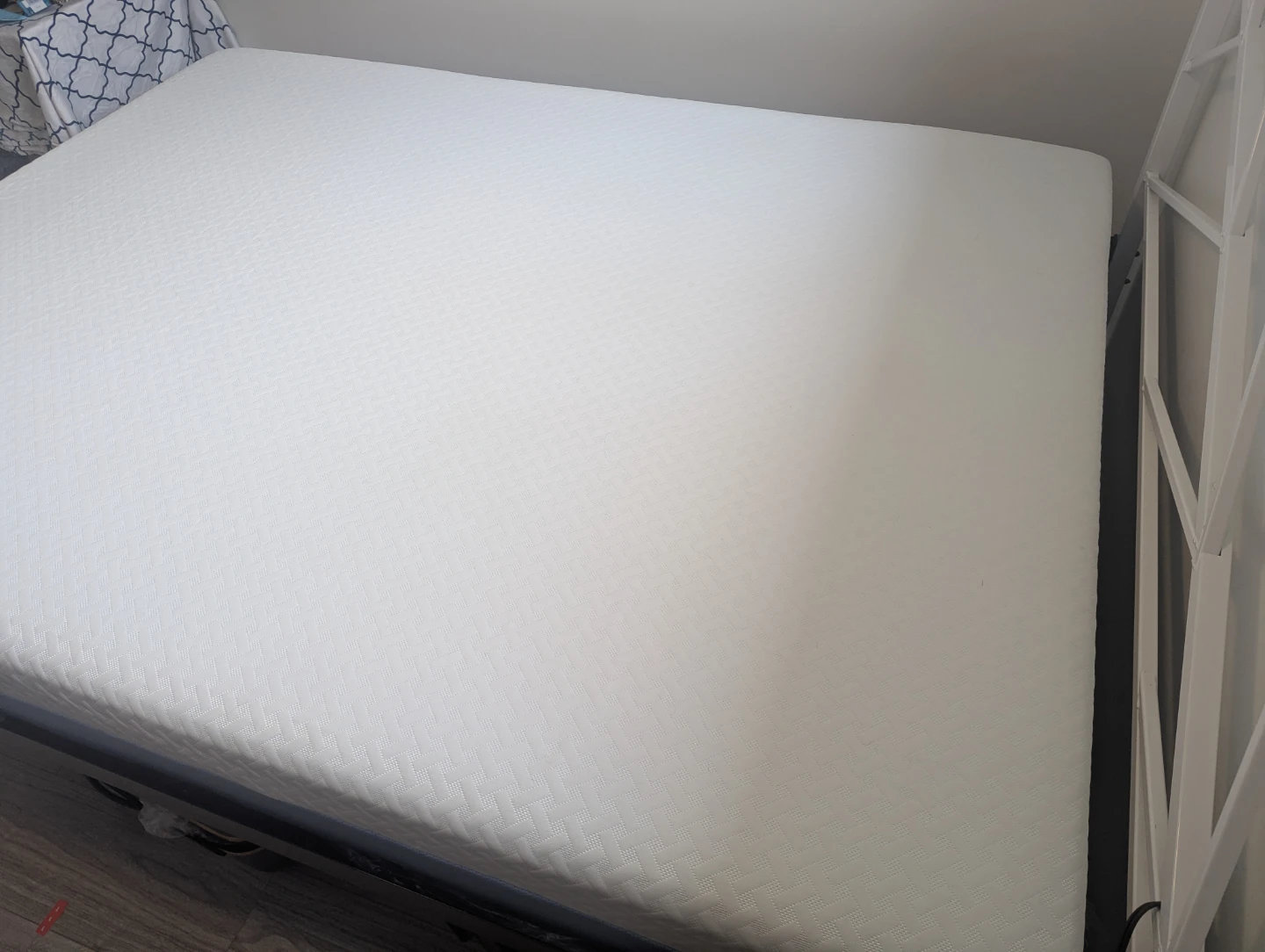 Queen Size Mattress like new - photo 3