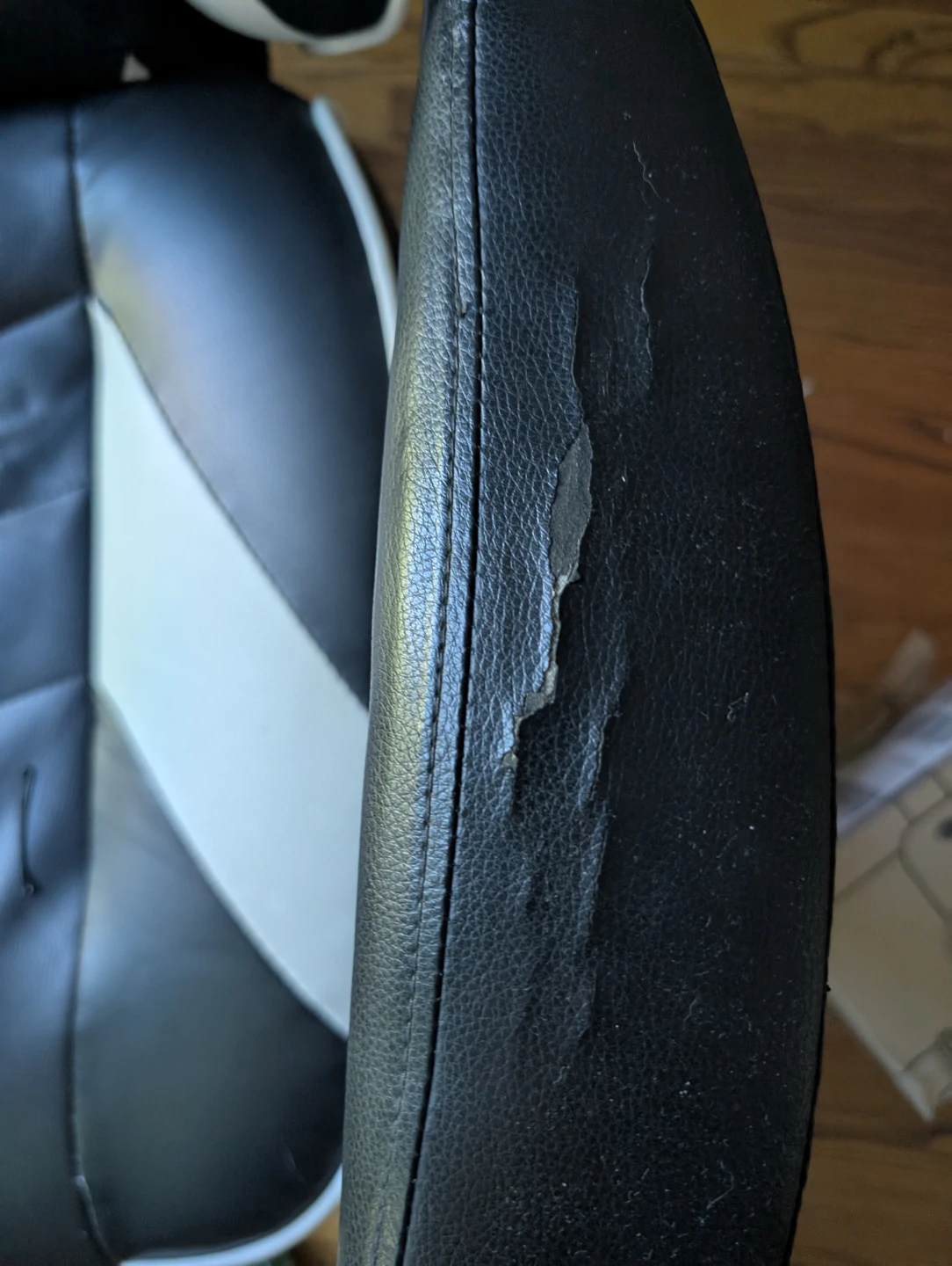 RESPAWN Racing Style Gaming Chair - photo 3