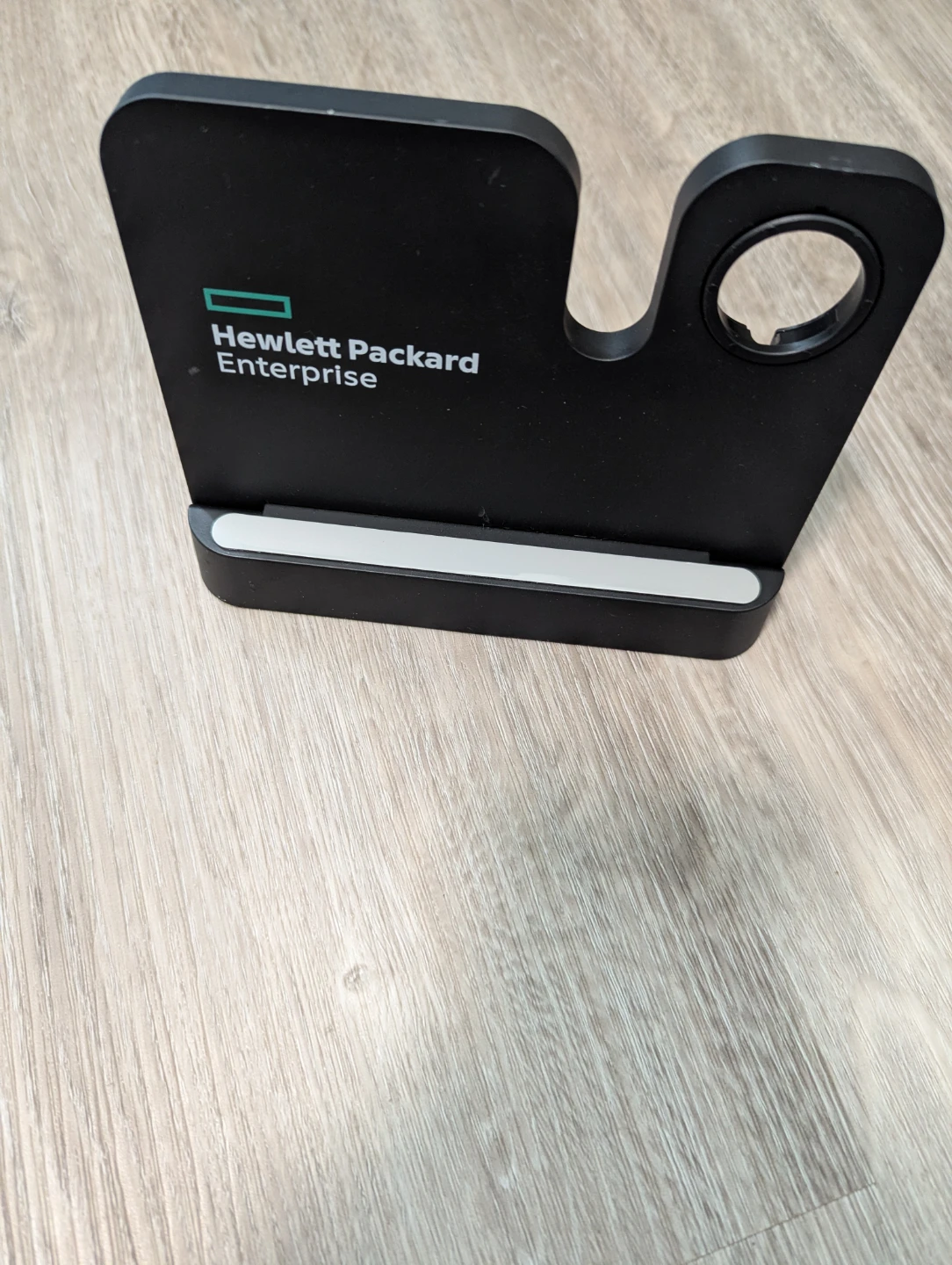 Hewlett Packard Enterprise Charging Stand ⚽
