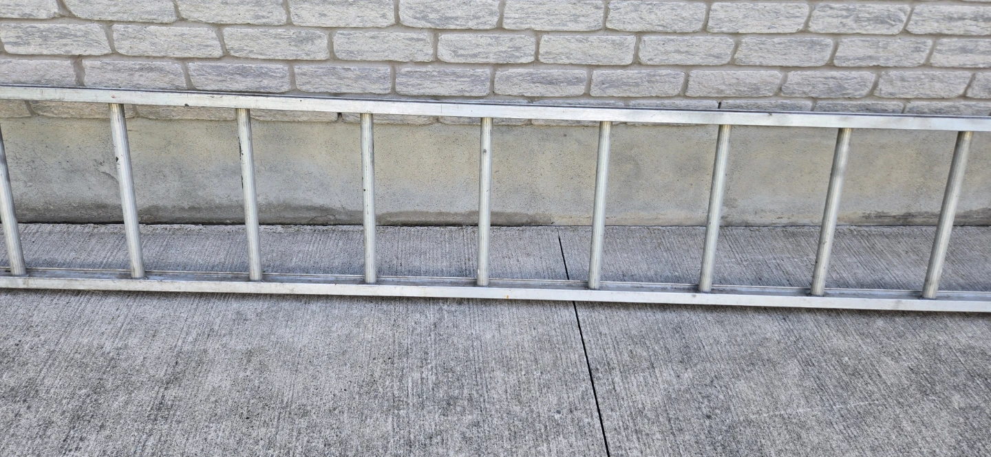 Aluminum Extension Ladder 14 feet - photo 2