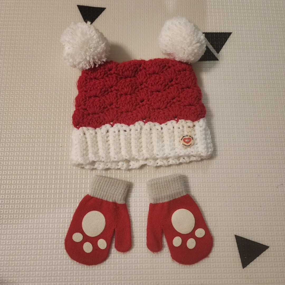 Children's Santa Hat and Mittens Set