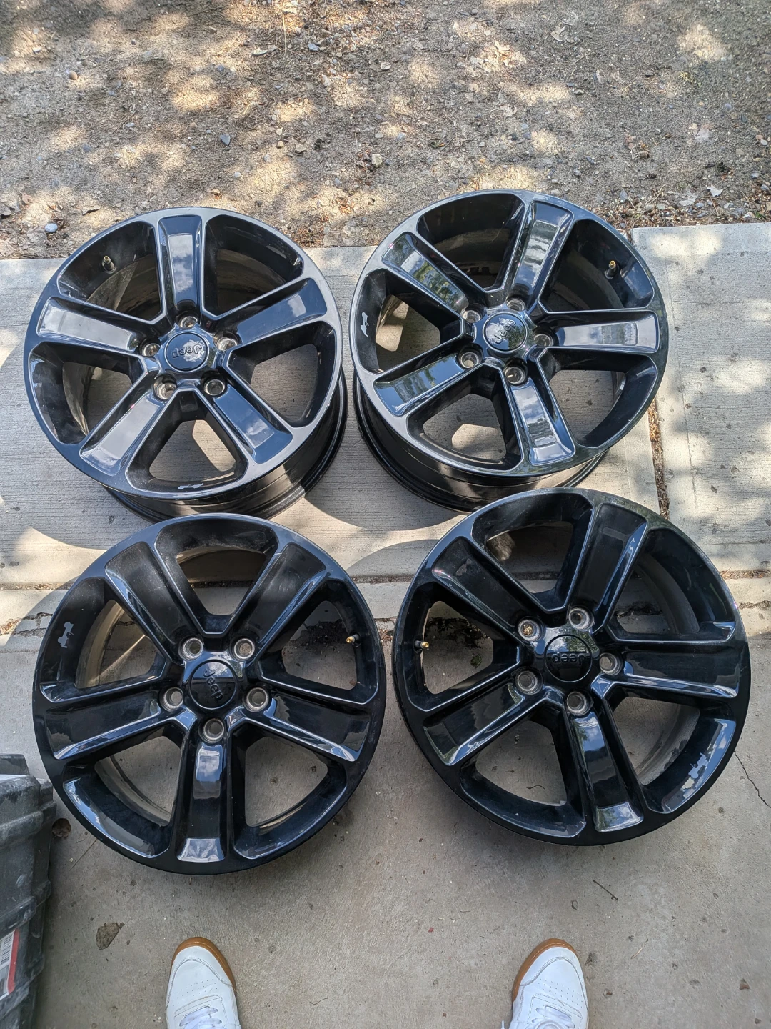 Jeep Wrangler OEM rims 18x7.5 with(TPMS ) on all 4 rims - photo 4