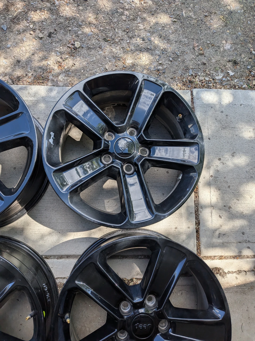 Jeep Wrangler OEM rims 18x7.5 with(TPMS ) on all 4 rims - photo 5