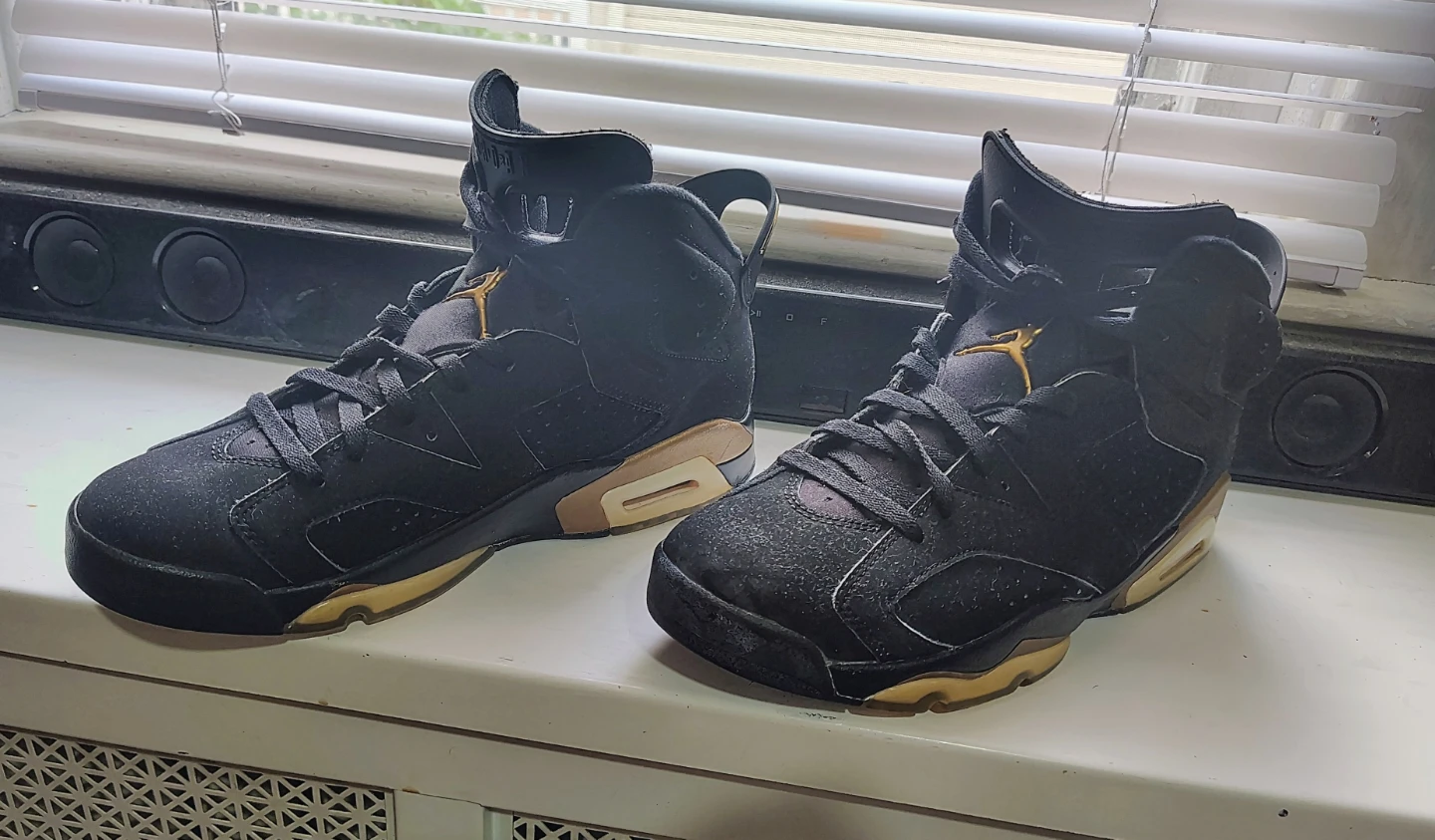Air Jordan 6 Retro Black Gold Size 9.5 - photo 2