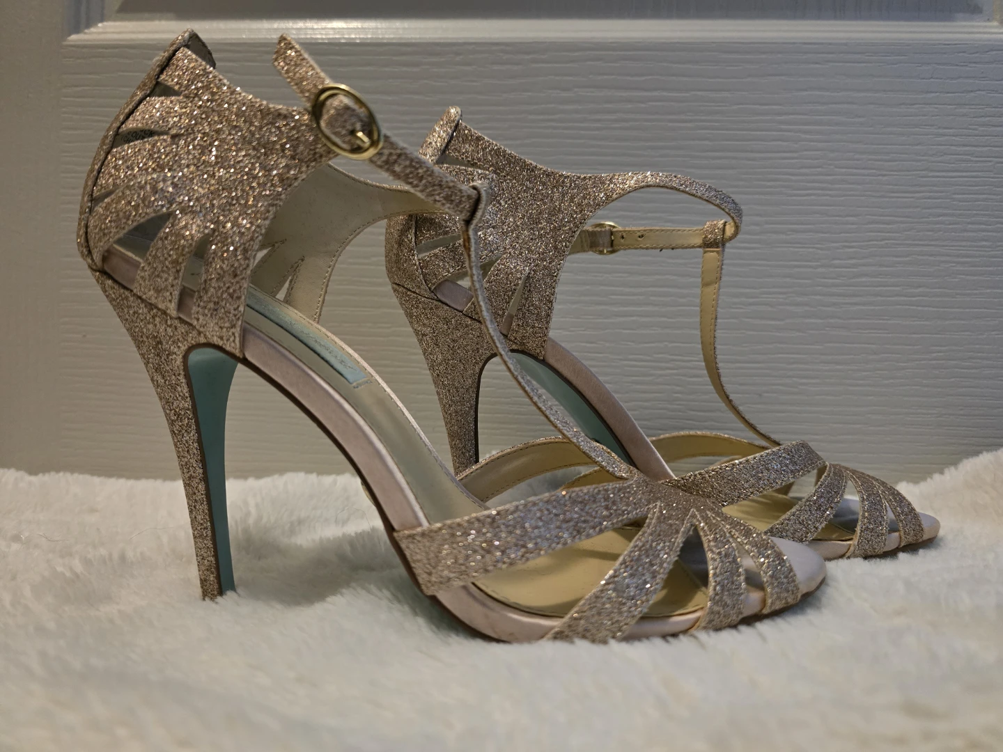 Betsy Johnson Champagne Glitter Heels Size 7.5