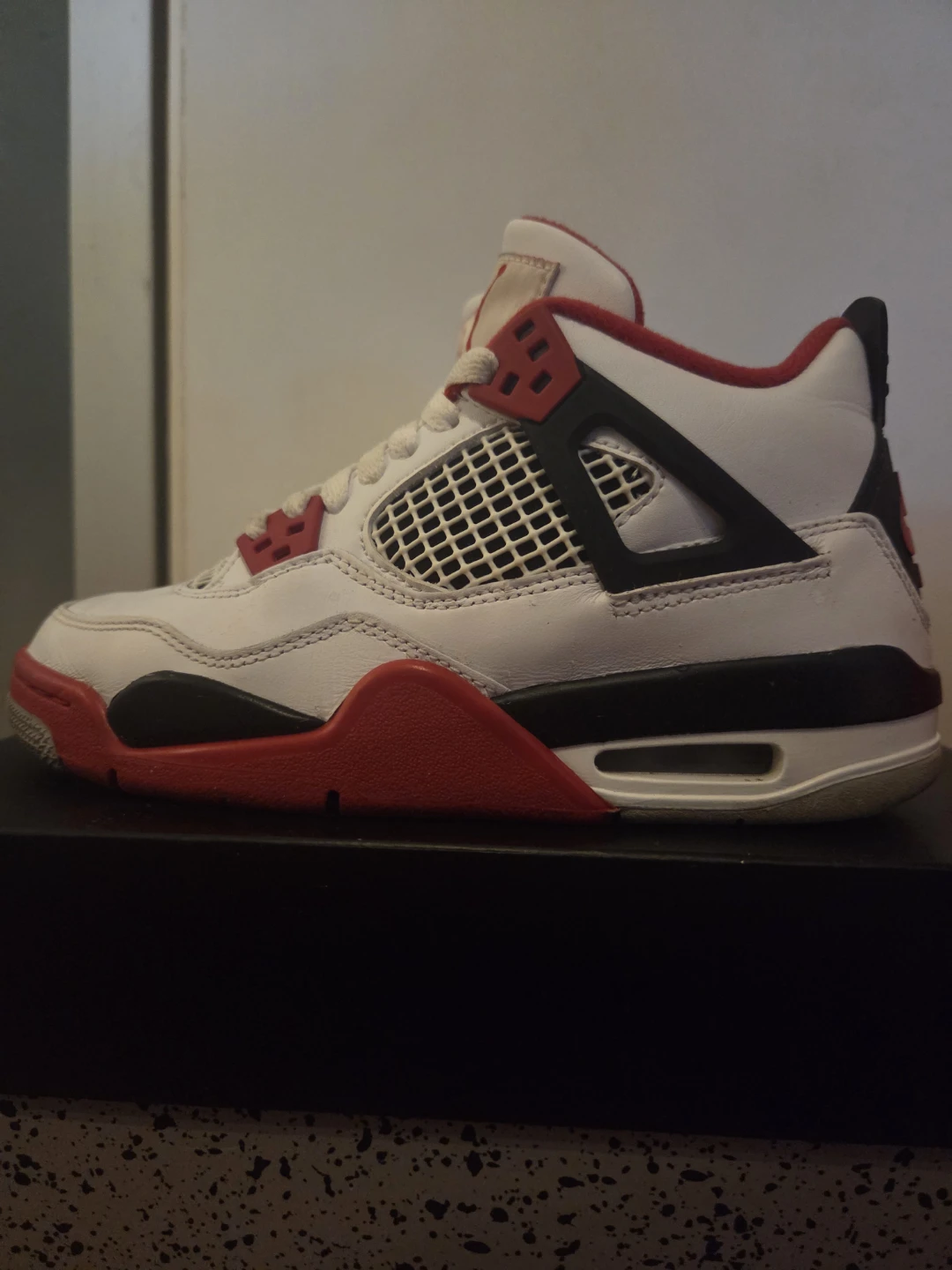 Air Jordan 4 Retro (GS) White/Fire Red Size 4Y - photo 4