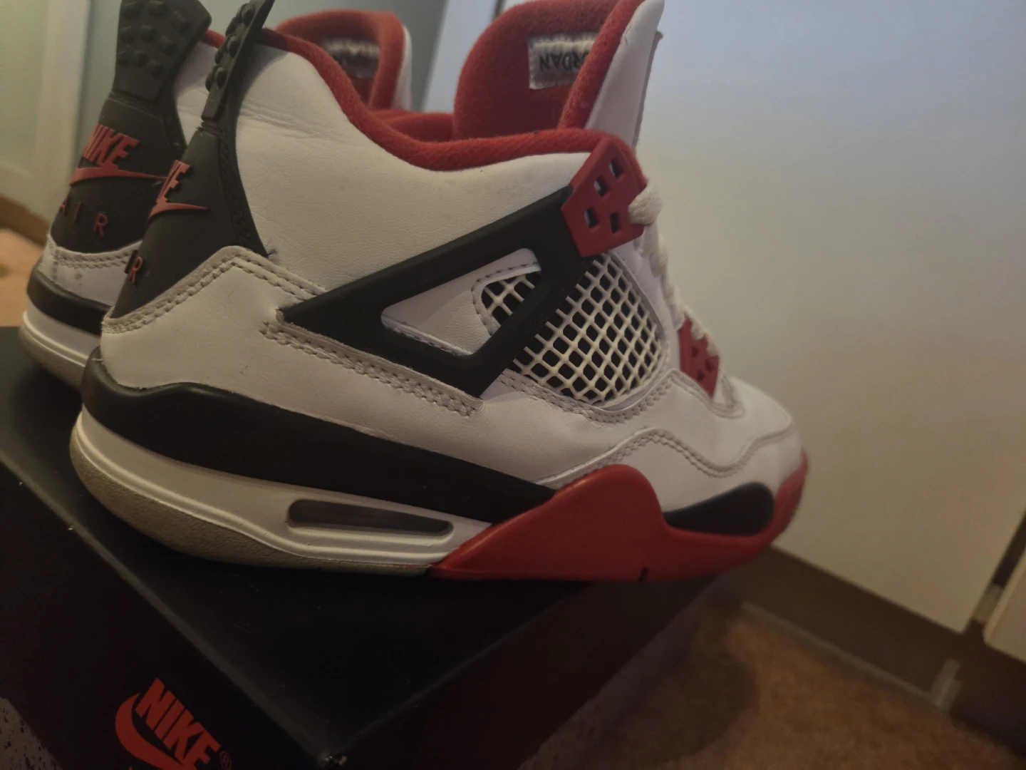 Air Jordan 4 Retro (GS) White/Fire Red Size 4Y - photo 5