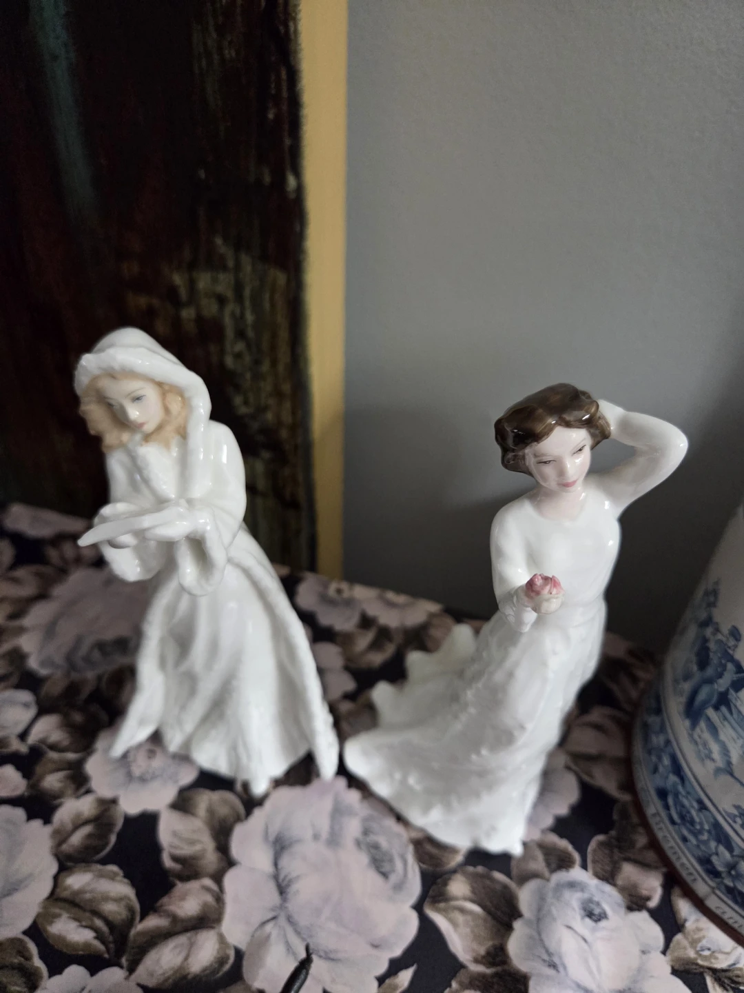 Royal Doulton Christmas Carols Figurines - photo 3