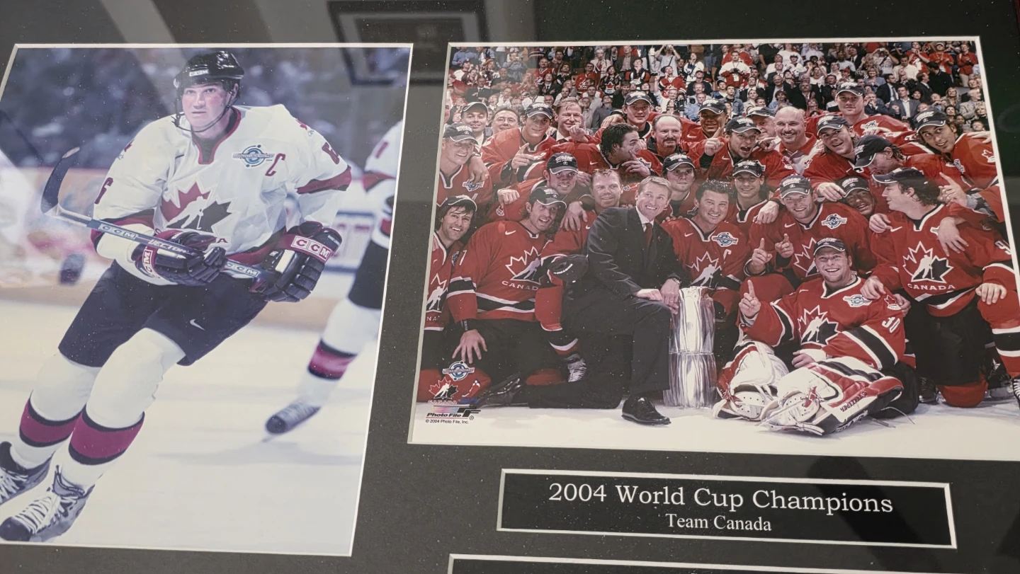 Team Canada 2004 World Cup Champions .Mario Lemieux - photo 2