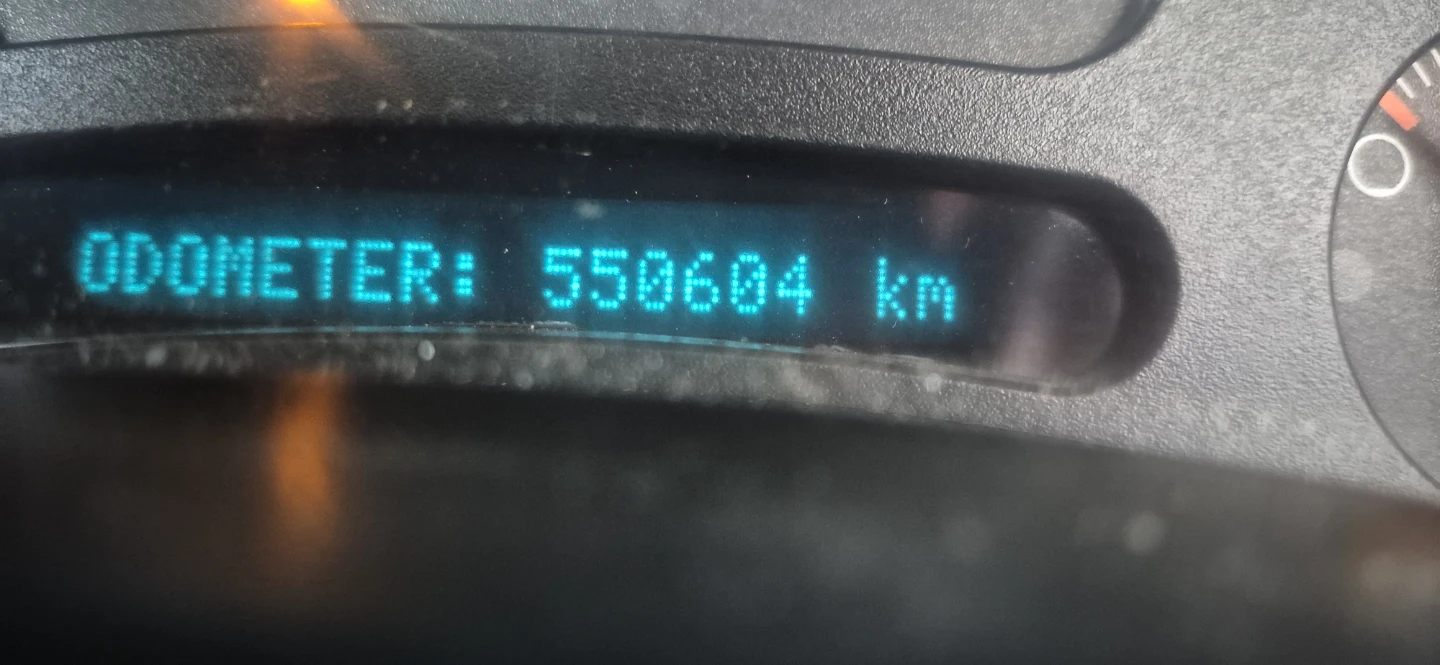 Silver Pickup Truck - 550,604 km - photo 2