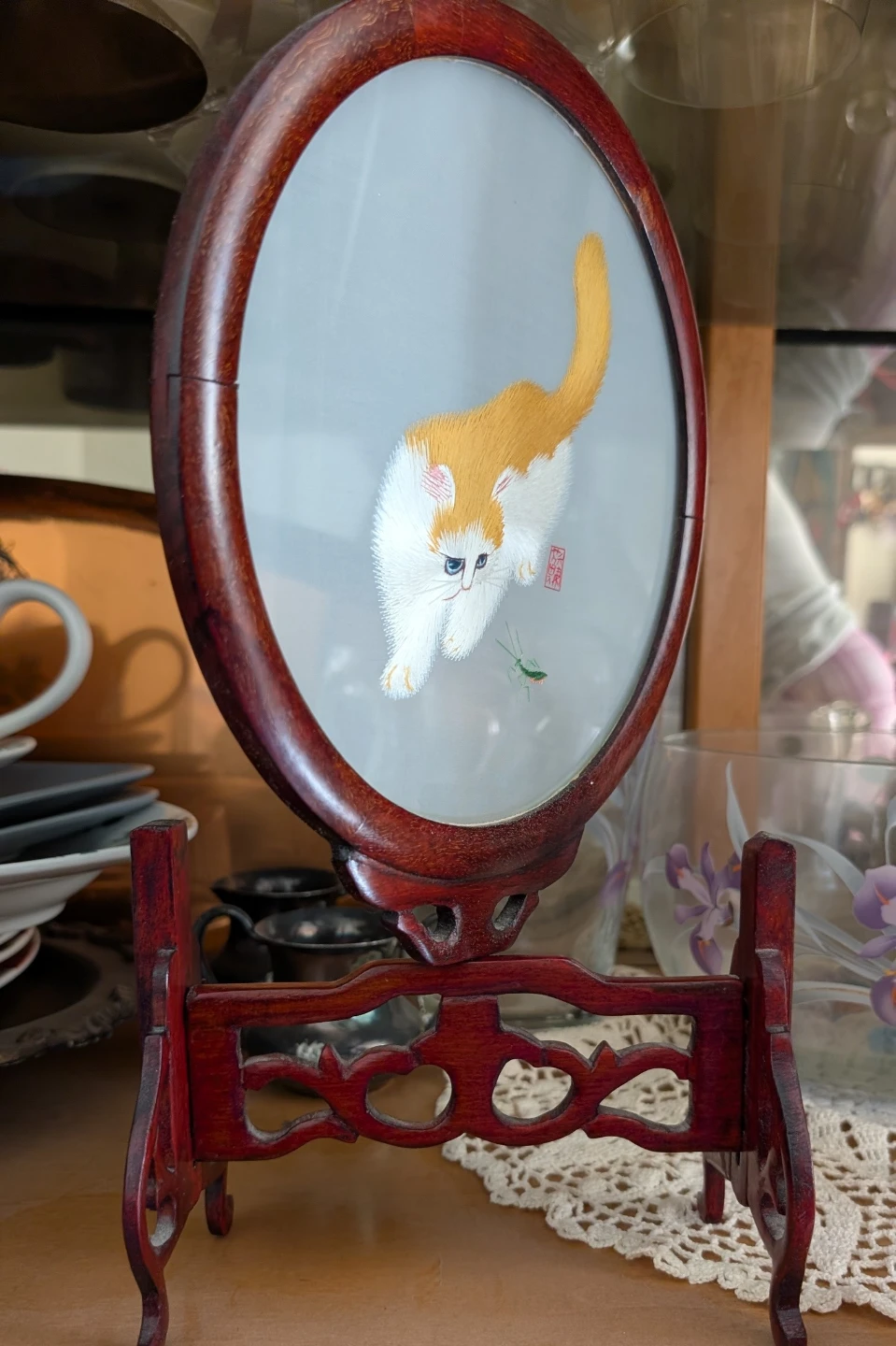 Vintage Su Silk Embroidery Rotating Cat Table Screen w/ Box - photo 2