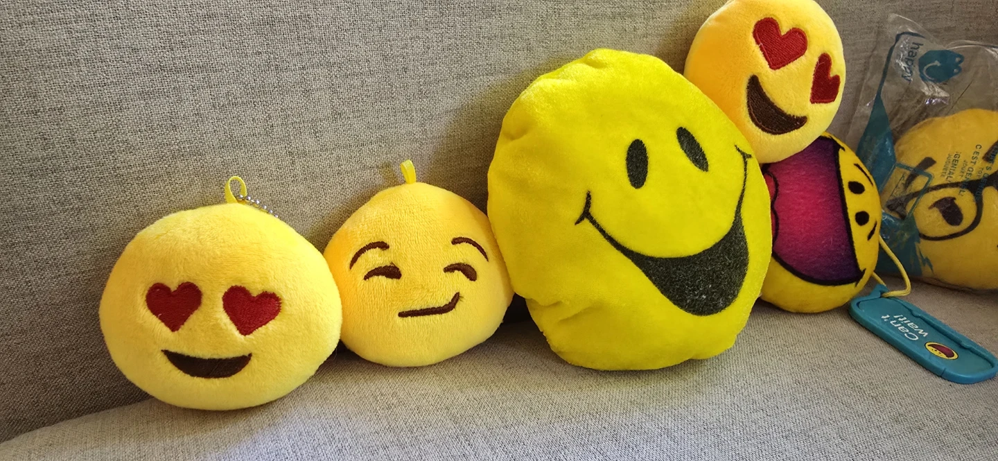 Collection of 6 Emoji Plush Toys - photo 2