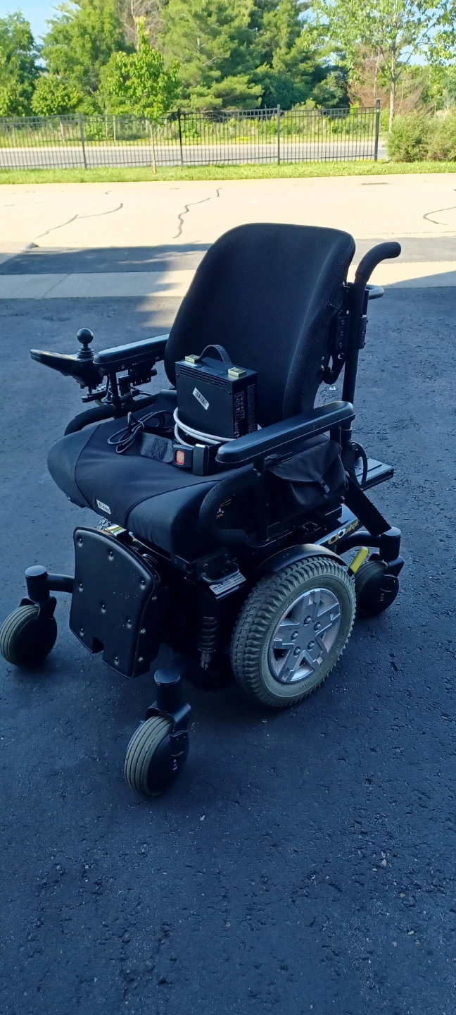Quantum Q6 Edge Power Wheelchair