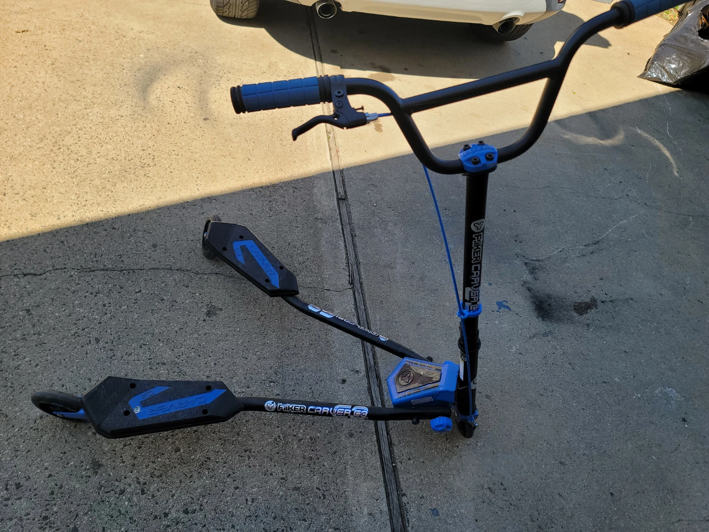 Y-Volution Y Flicker Carver C3 Scooter
