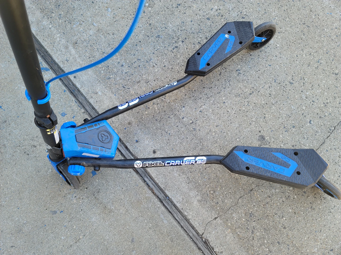 Y-Volution Y Flicker Carver C3 Scooter - photo 2