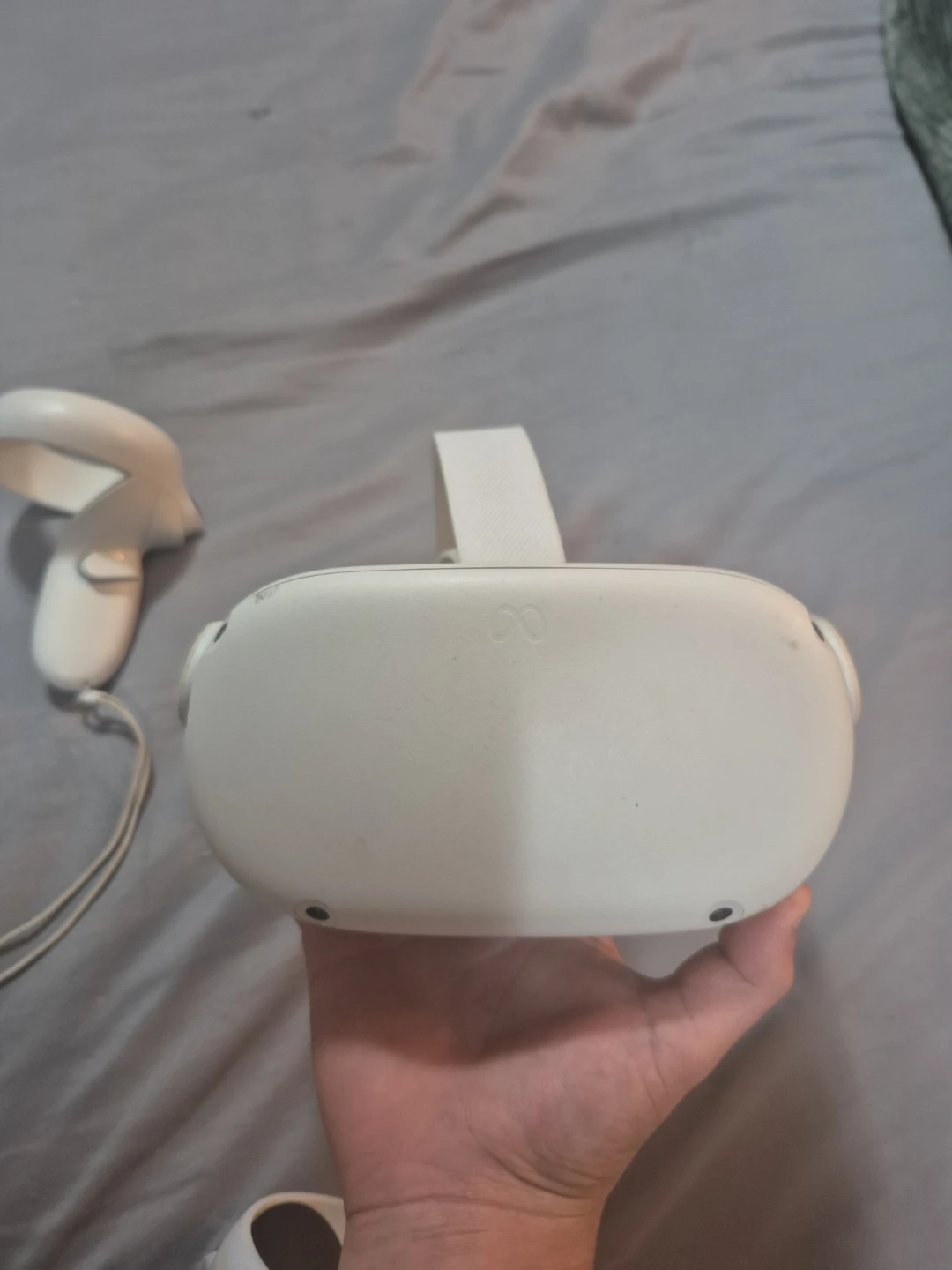 Meta Quest 2 VR Headset with Controllers - photo 4