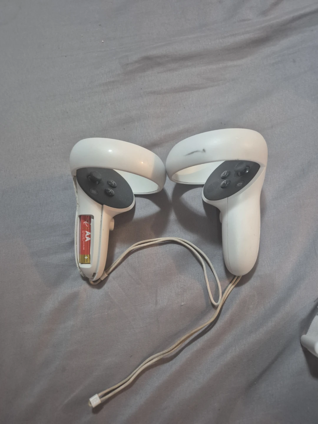 Meta Quest 2 VR Headset with Controllers - photo 5