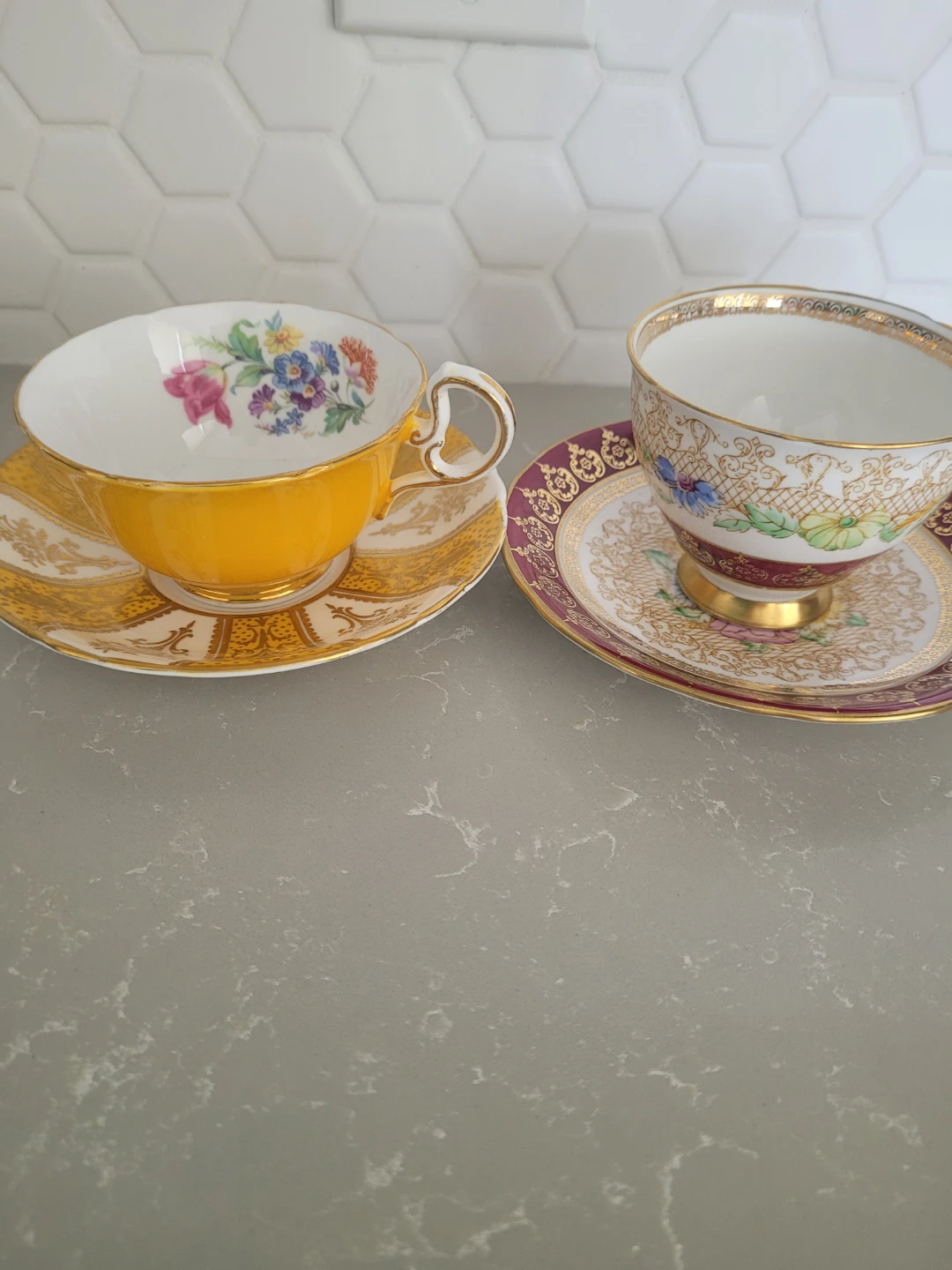 Cheerful Vintage Teacups - photo 4