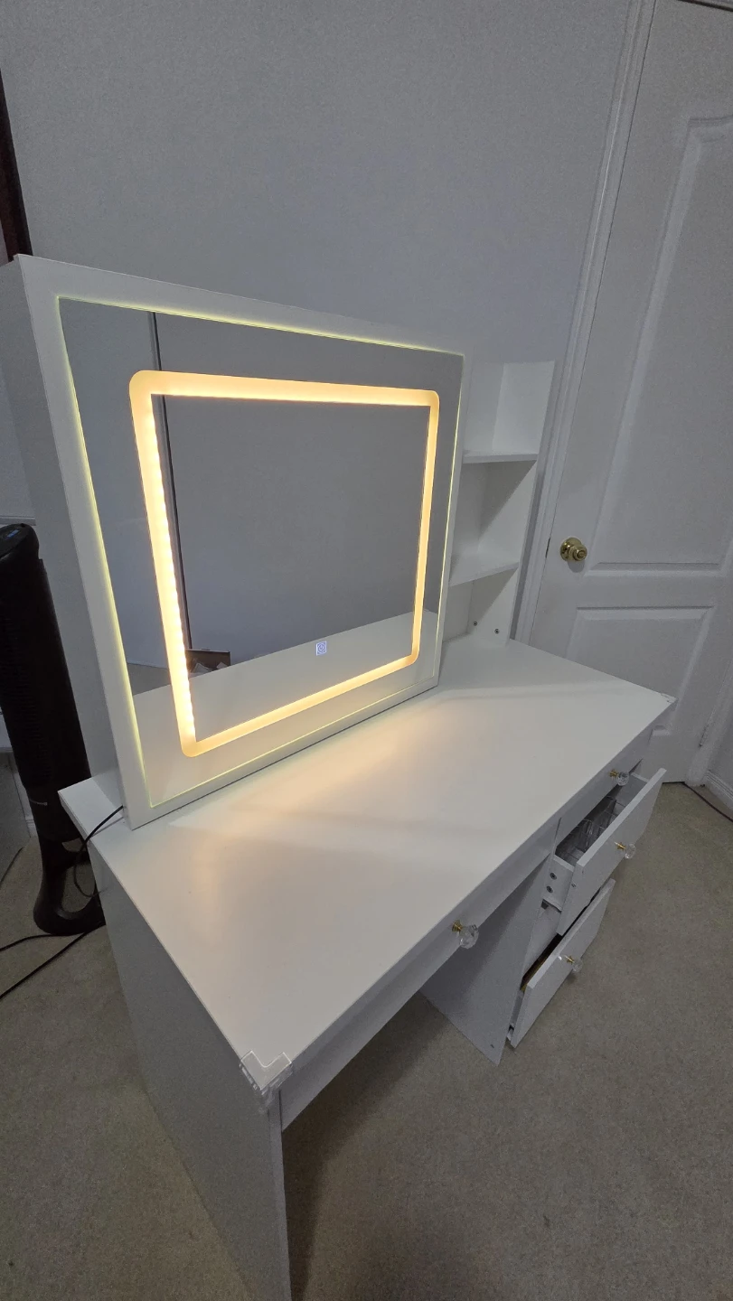 Like-New Vanity Set with Sliding Mirror & Lights – 5 Drawers - photo 4
