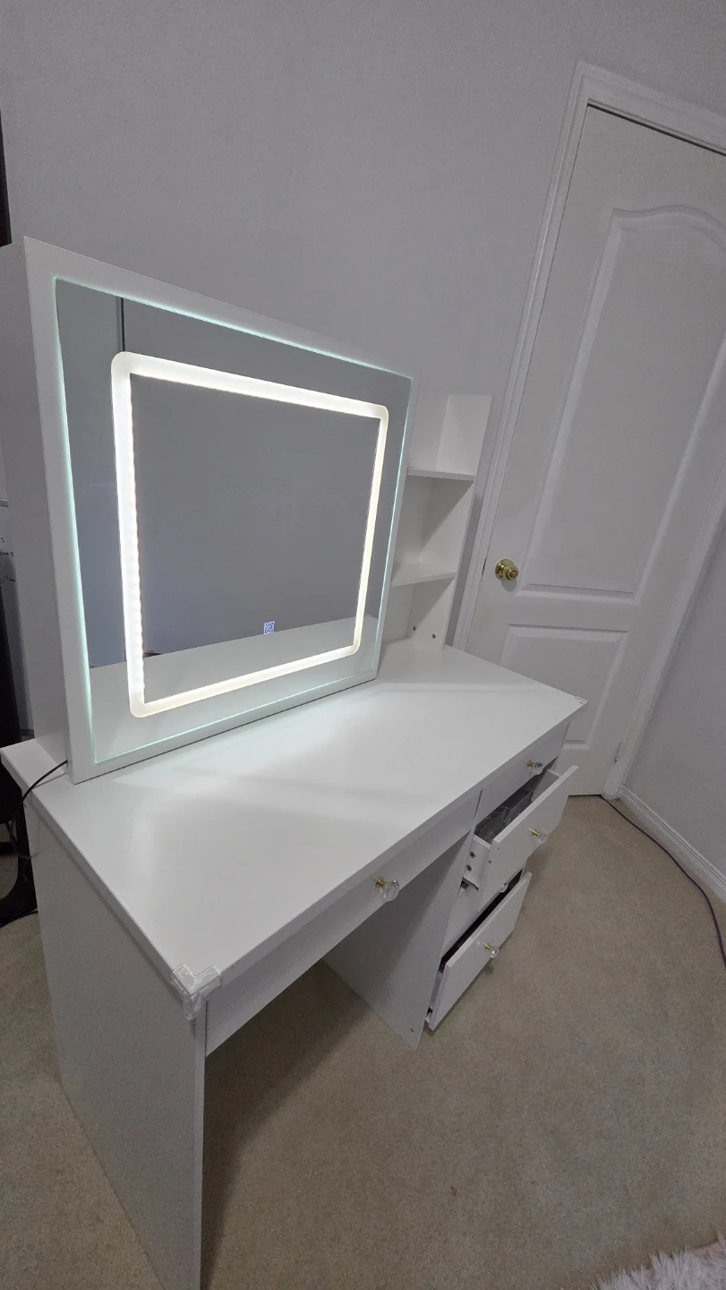 Like-New Vanity Set with Sliding Mirror & Lights – 5 Drawers - photo 5