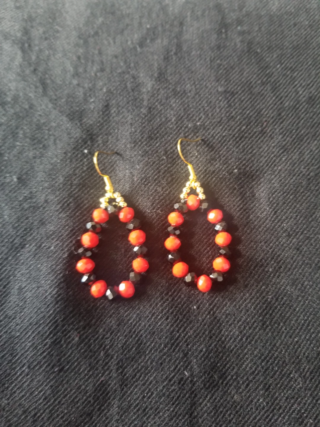 Red & Black Beaded Bracelet and Earrings Set ⚽️ - photo 2