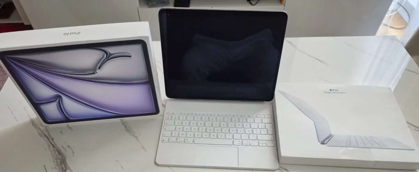 Apple iPad Air 13 inch(M4) with Magic Keyboard