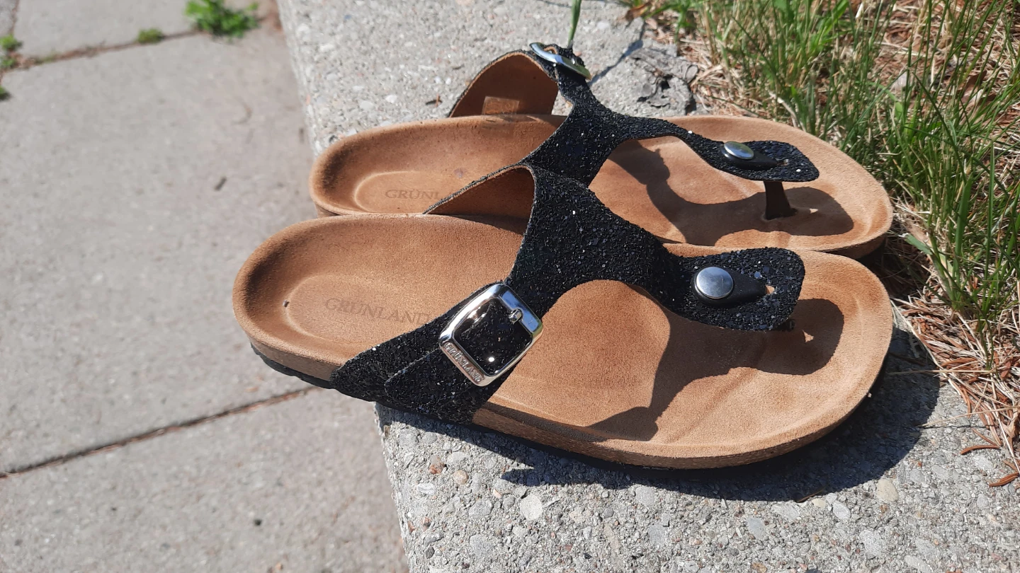 Grunland Black Sparkle Thong Sandals - photo 4