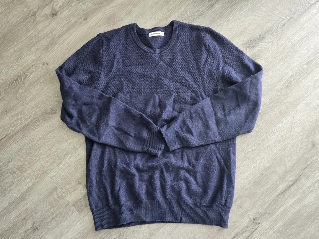 Men's Medium Brand Sweater Bundle – 4 Sweaters for $20 - photo 5
