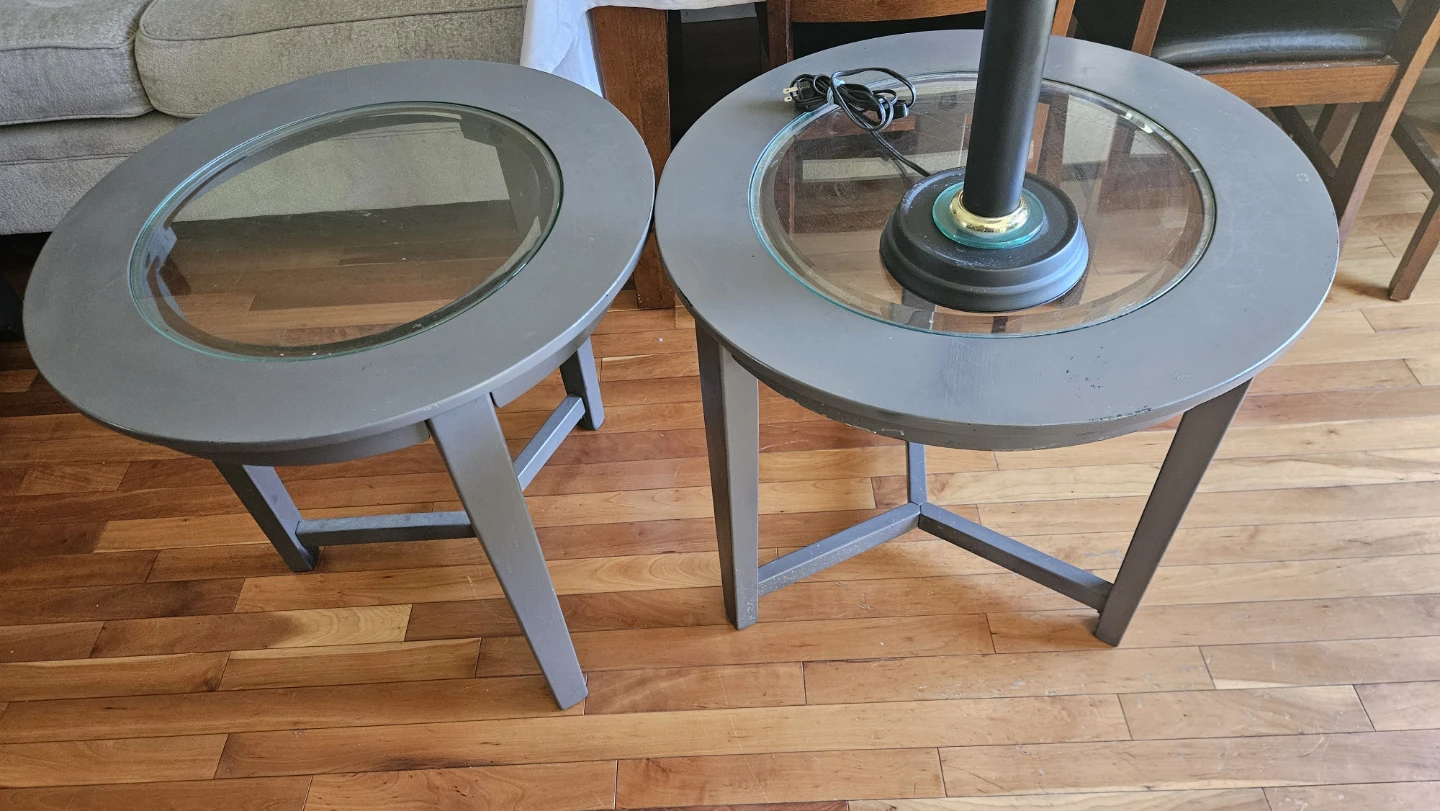 Set of 2 Grey Side Tables with Glass / with free lamp