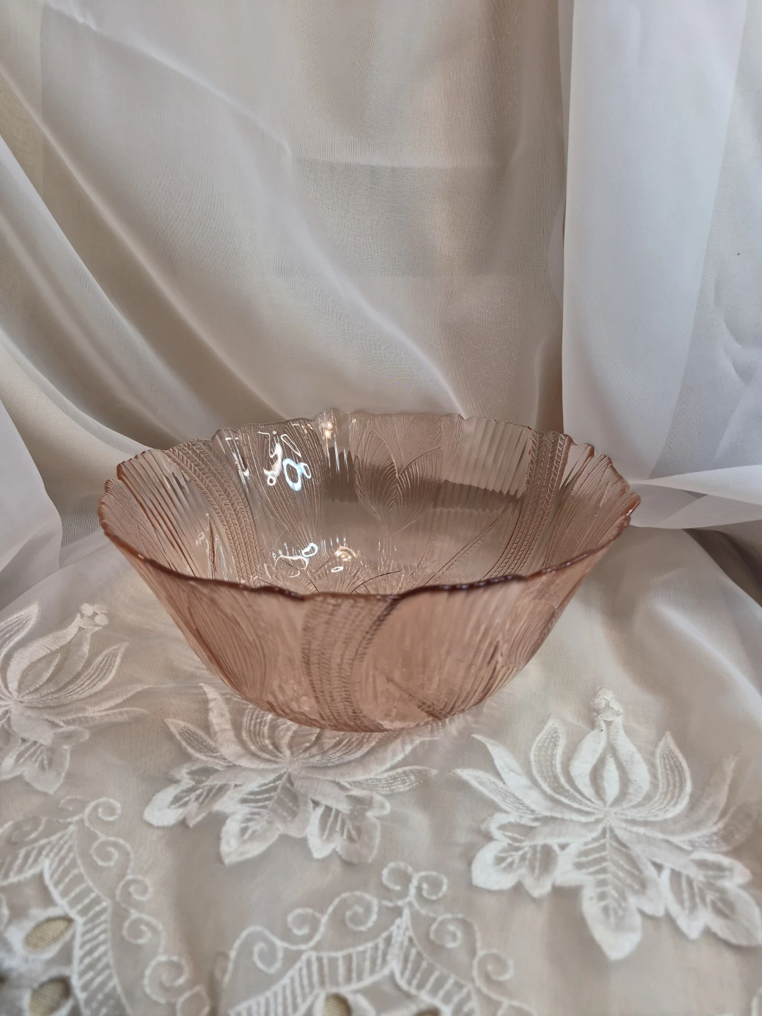 Vintage Arcoroc Canterbury Pink 9 1/2" x 4 1/4" Glass Large Bowl - photo 2