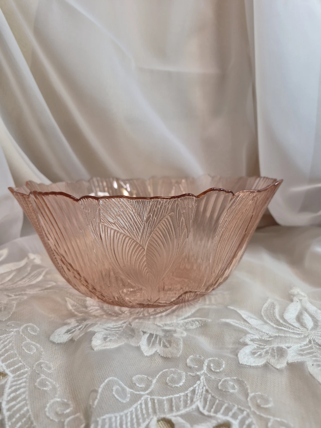 Vintage Arcoroc Canterbury Pink 9 1/2" x 4 1/4" Glass Large Bowl - photo 3