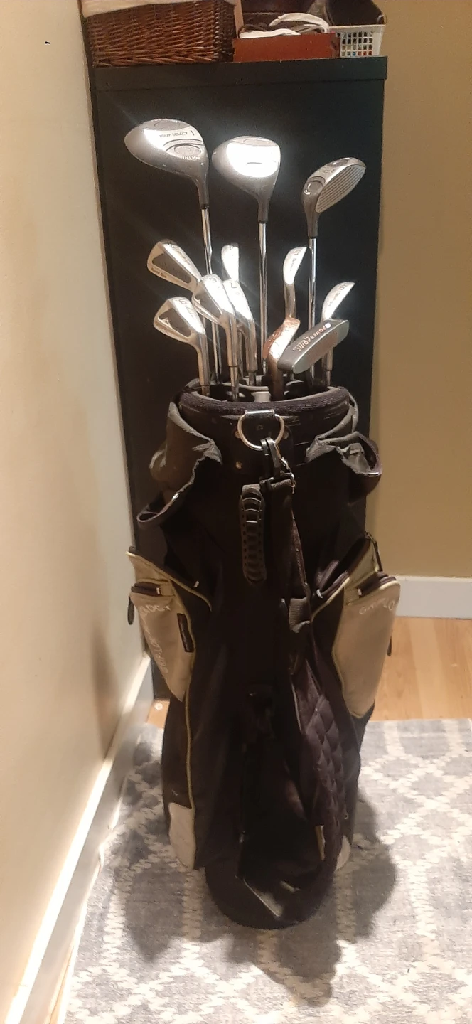 Complete Set Of MacGregor Mens Right Handed Golf Clubs With Bag