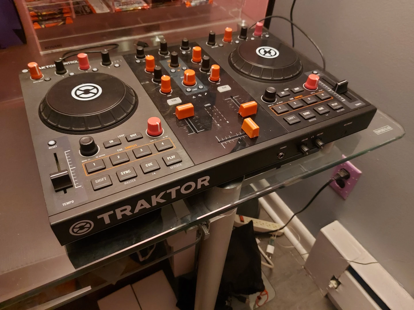 Native Instruments Traktor Kontrol S2 DJ Controller - photo 2