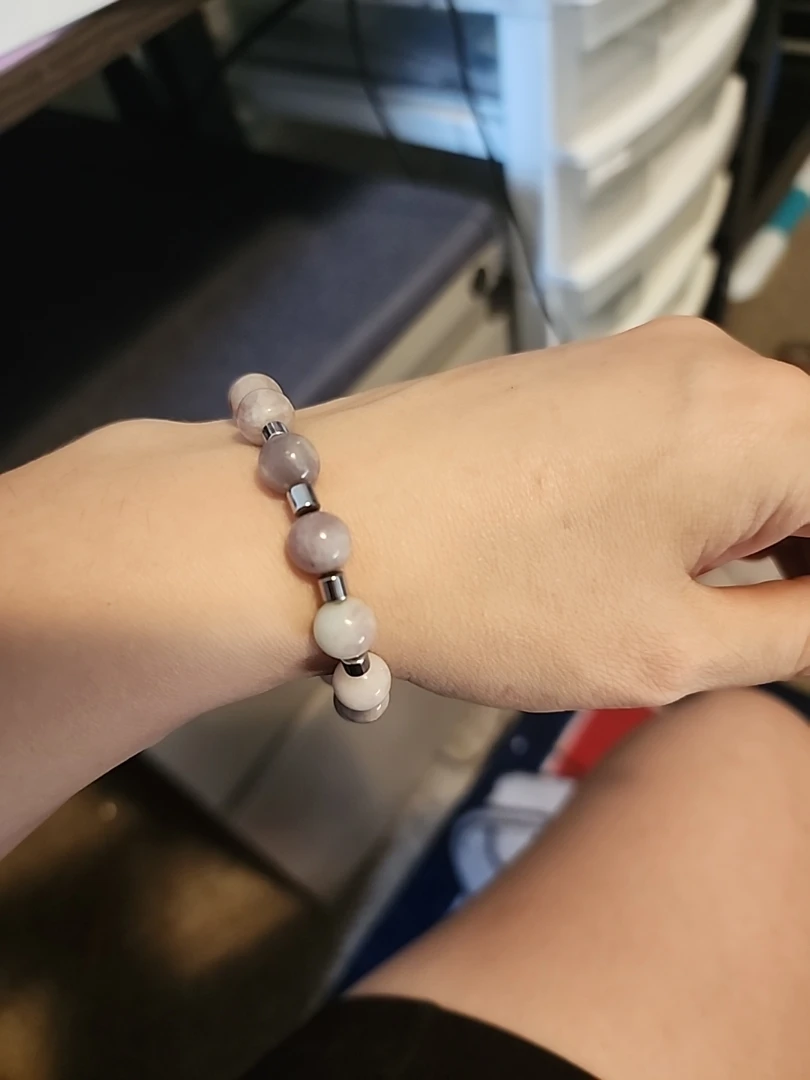 Beaded Stretch Bracelet with Grey and White Stones glass beads