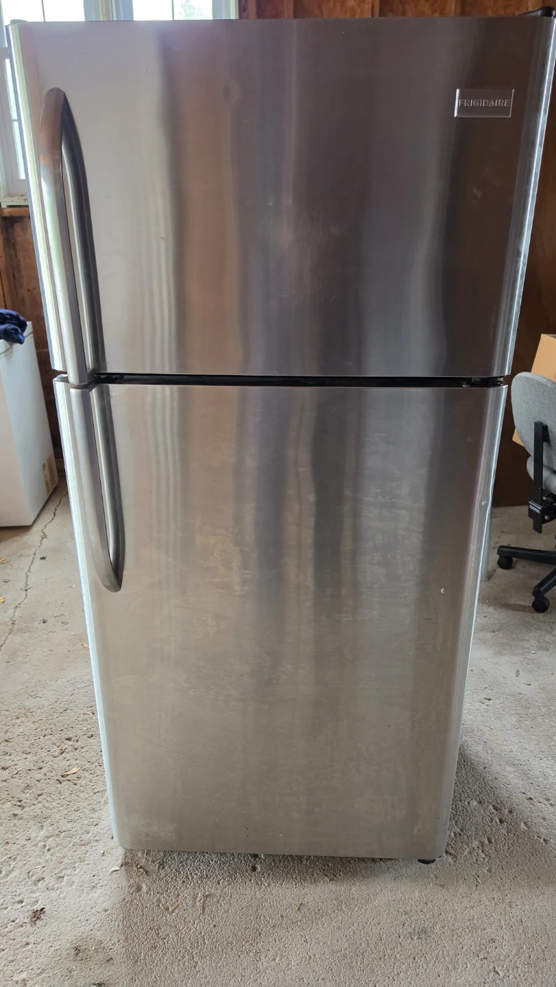 Frigidaire Refrigerator - photo 2