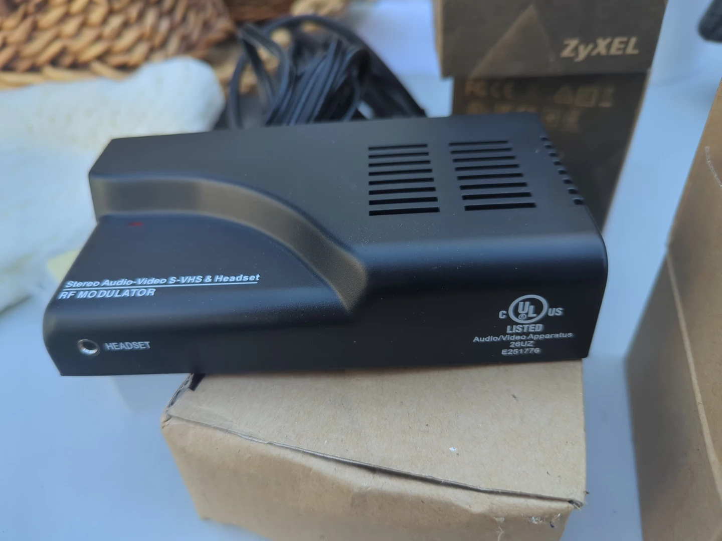 Stereo Audio-Video S-VHS & Headset RF Modulator - photo 2