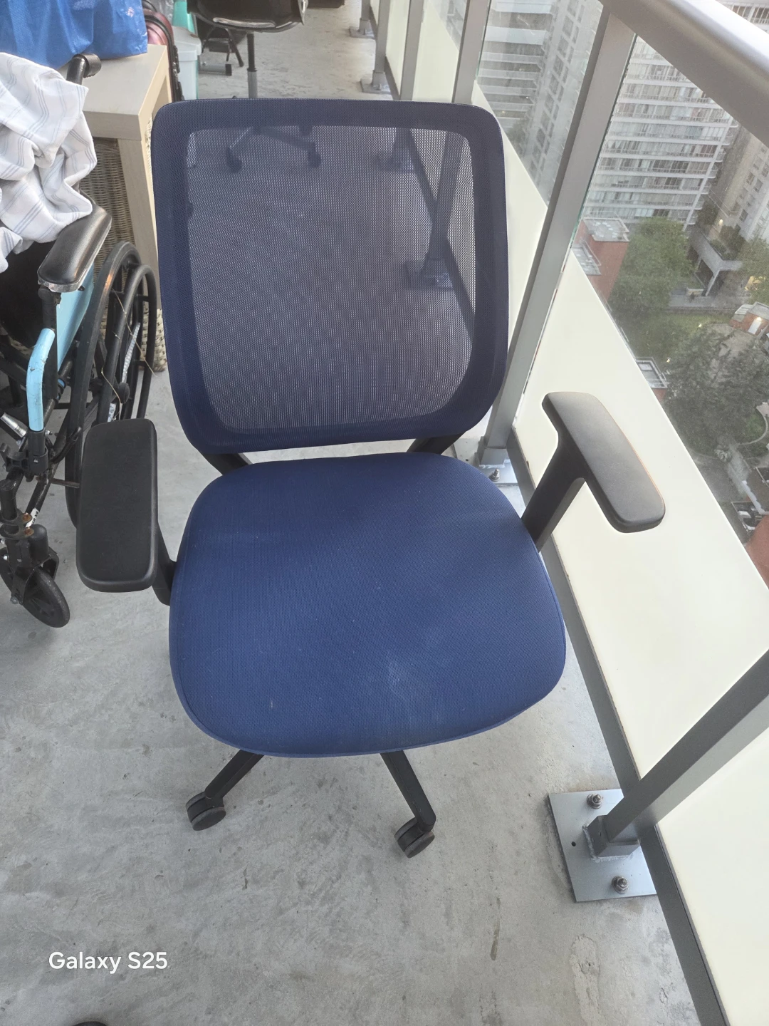Blue Mesh Office Chair with Arms - photo 2