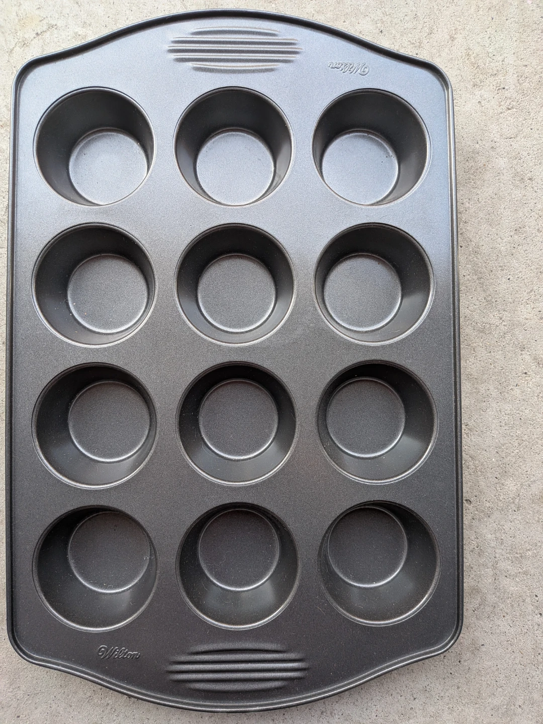 Wilton 12 Cup Muffin Pan