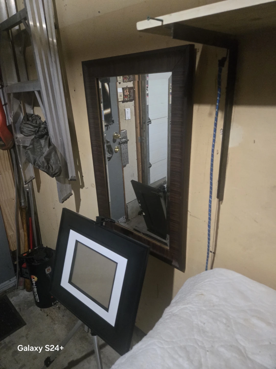 Wall Mirror with Decorative Frame