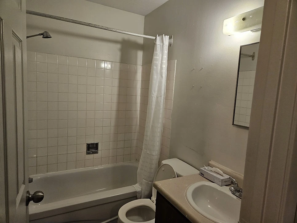 Male Roommate Wanted 10 Min Walk to Century Park LRT - photo 4