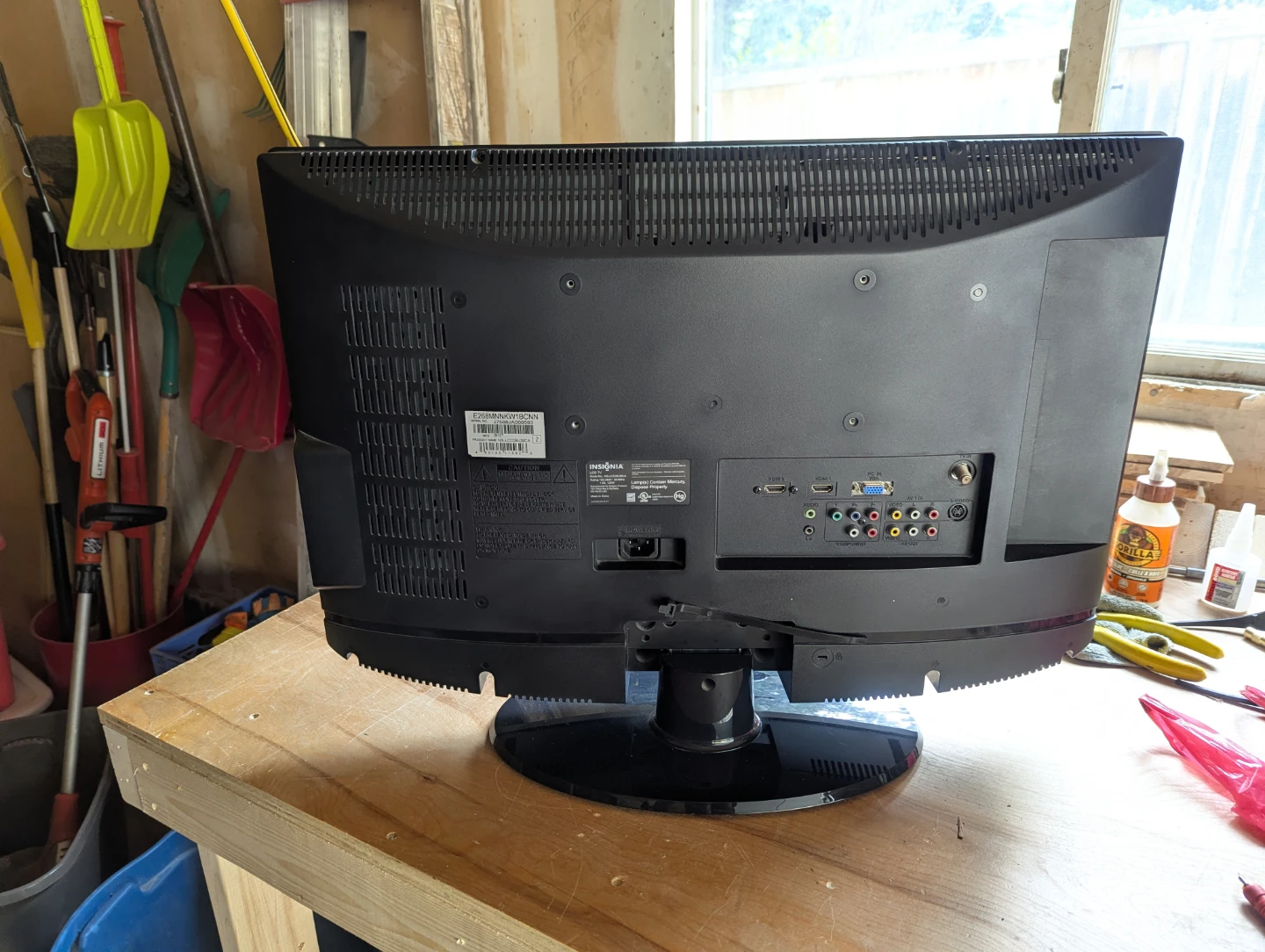 Insignia 26 in LCD Flat Screen TV - photo 2