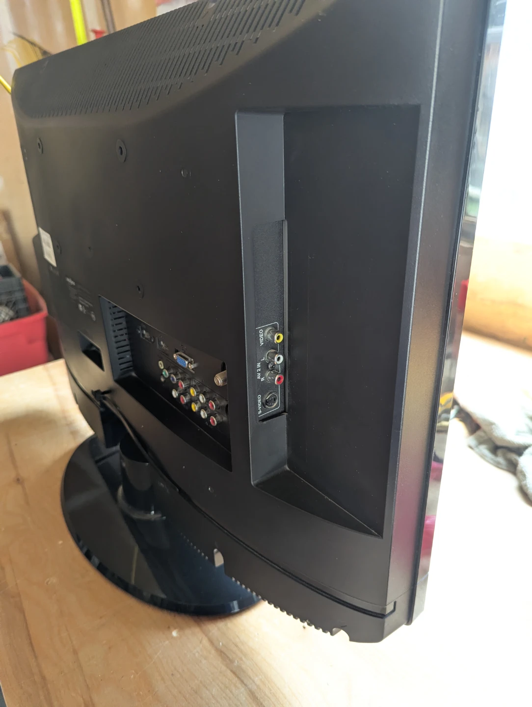 Insignia 26 in LCD Flat Screen TV - photo 3