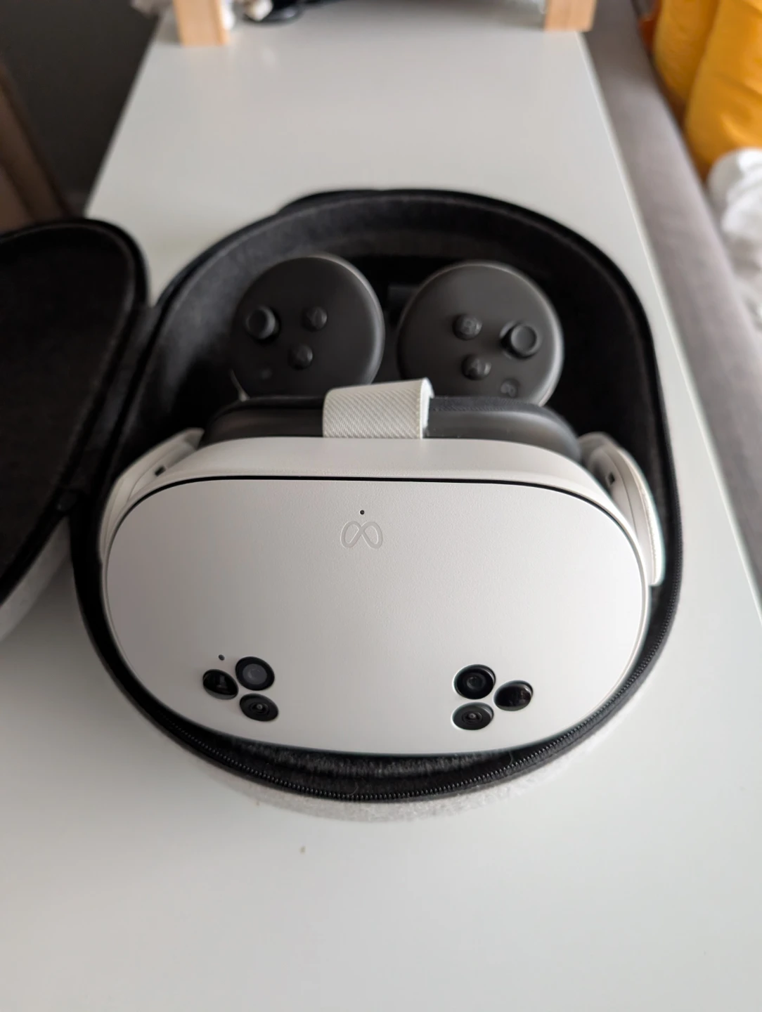 Meta Quest 3s (256GB) + Carrying Case - photo 2